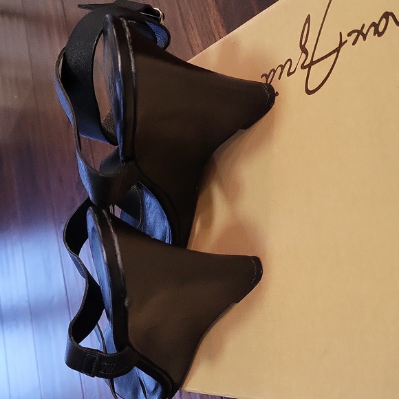 MAX AZRIA - Giselle Black Leather Wedge Ankle Strap Sandals Size 38 - Picture 4 of 7